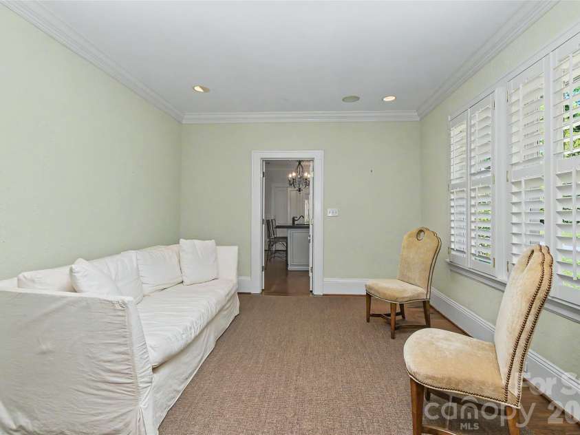 321 Circle Avenue, Charlotte, NC 28207.  MLS# CAR4376630, YatesRealty ID 19755. 