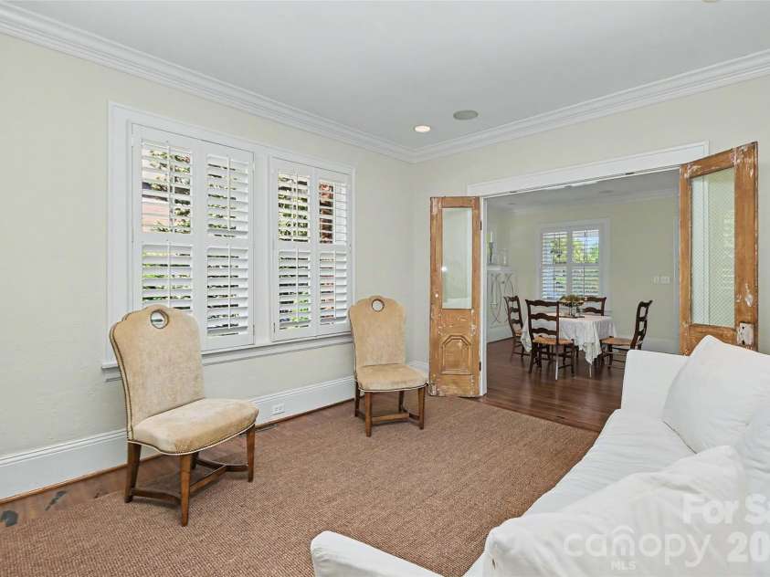 321 Circle Avenue, Charlotte, NC 28207.  MLS# CAR4376630, YatesRealty ID 19755. 