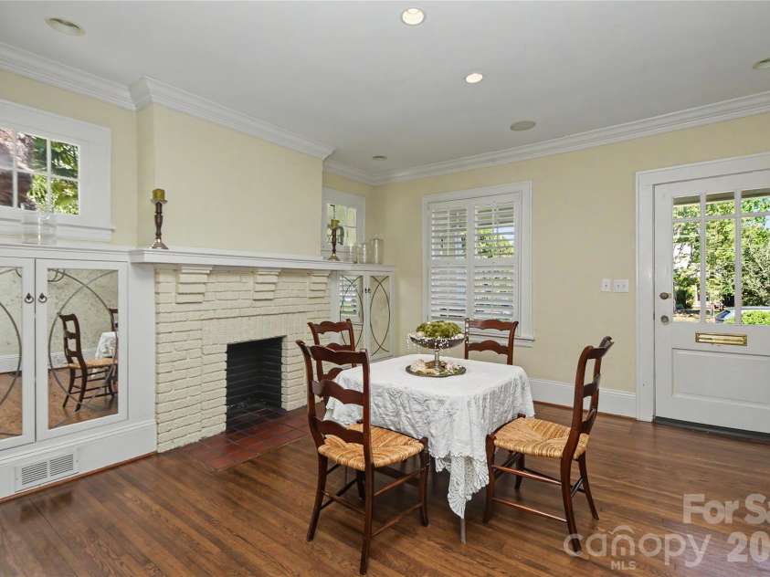 321 Circle Avenue, Charlotte, NC 28207.  MLS# CAR4376630, YatesRealty ID 19755. 