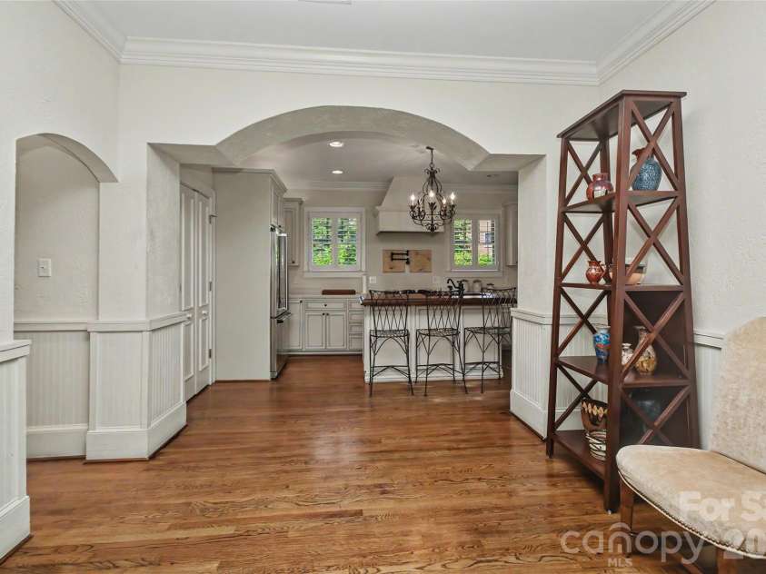 321 Circle Avenue, Charlotte, NC 28207.  MLS# CAR4376630, YatesRealty ID 19755. 