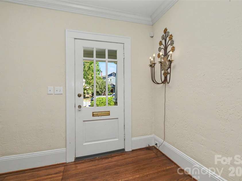 321 Circle Avenue, Charlotte, NC 28207.  MLS# CAR4376630, YatesRealty ID 19755. 