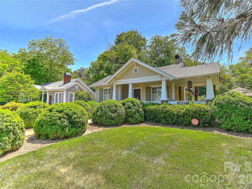 321 Circle Avenue, Charlotte, NC 28207.  MLS# CAR4376630, YatesRealty ID 19755. 