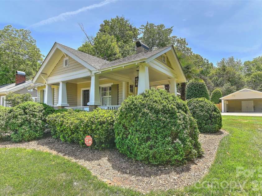 321 Circle Avenue, Charlotte, NC 28207.  MLS# CAR4376630, YatesRealty ID 19755. 