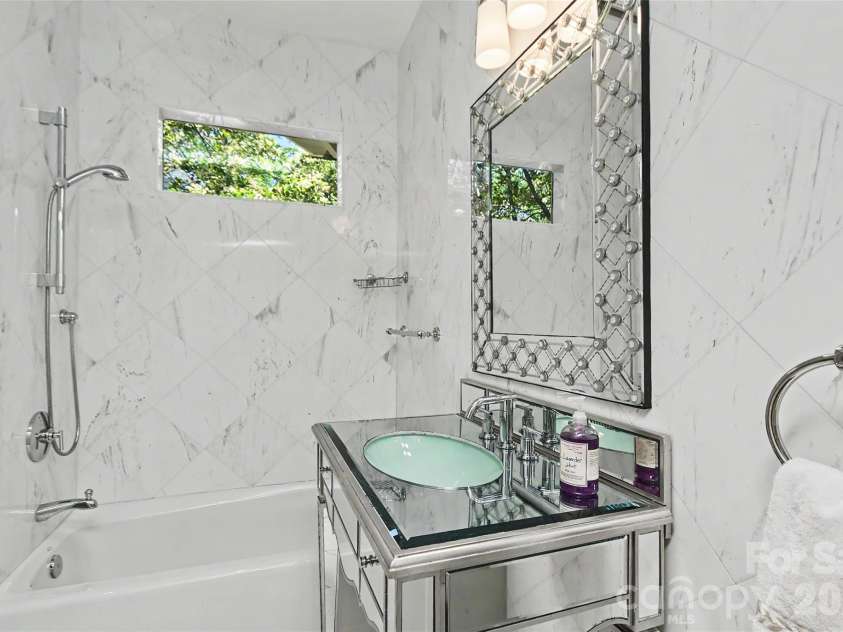 321 Circle Avenue, Charlotte, NC 28207.  MLS# CAR4376630, YatesRealty ID 19755. 