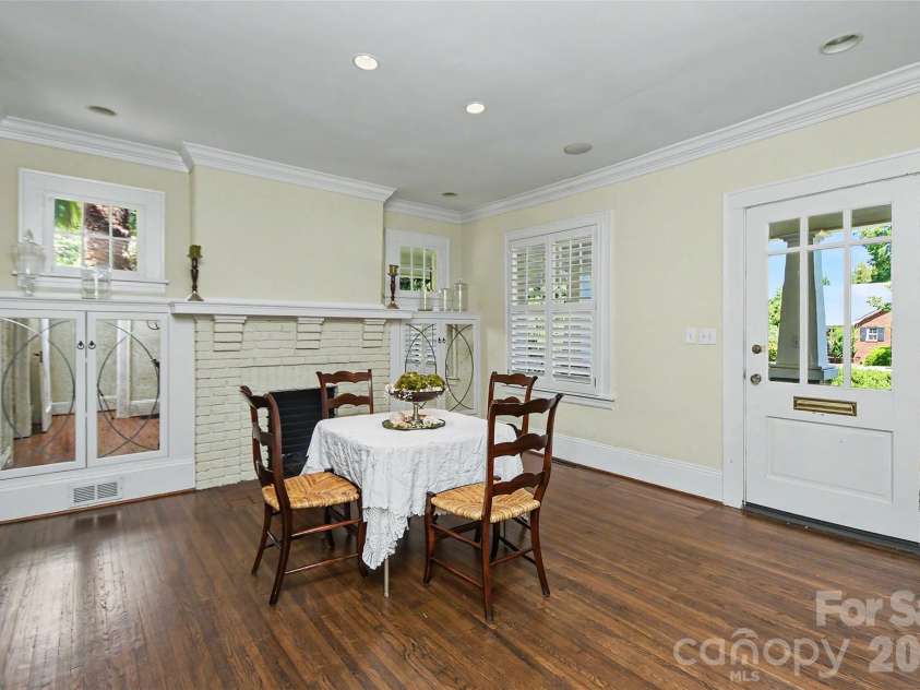 321 Circle Avenue, Charlotte, NC 28207.  MLS# CAR4376630, YatesRealty ID 19755. 