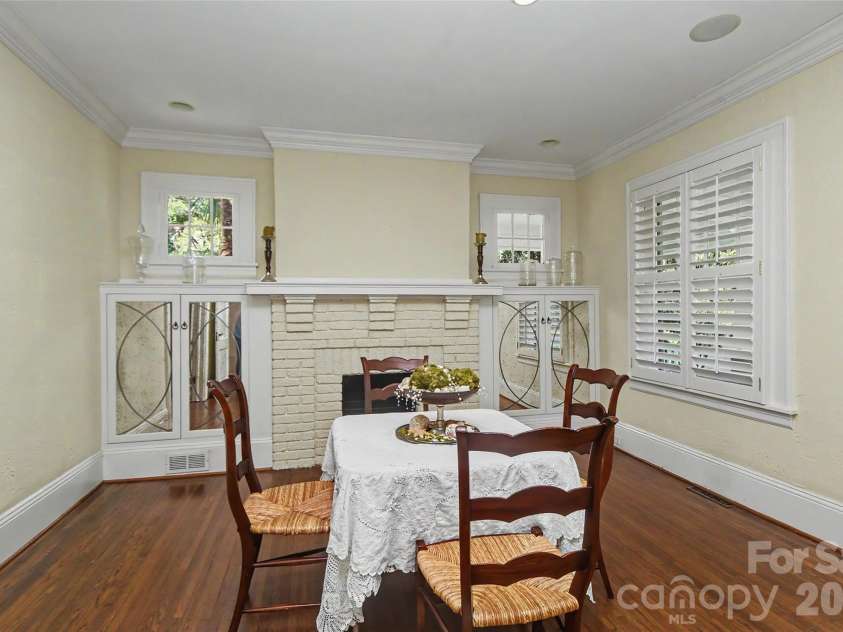 321 Circle Avenue, Charlotte, NC 28207.  MLS# CAR4376630, YatesRealty ID 19755. 