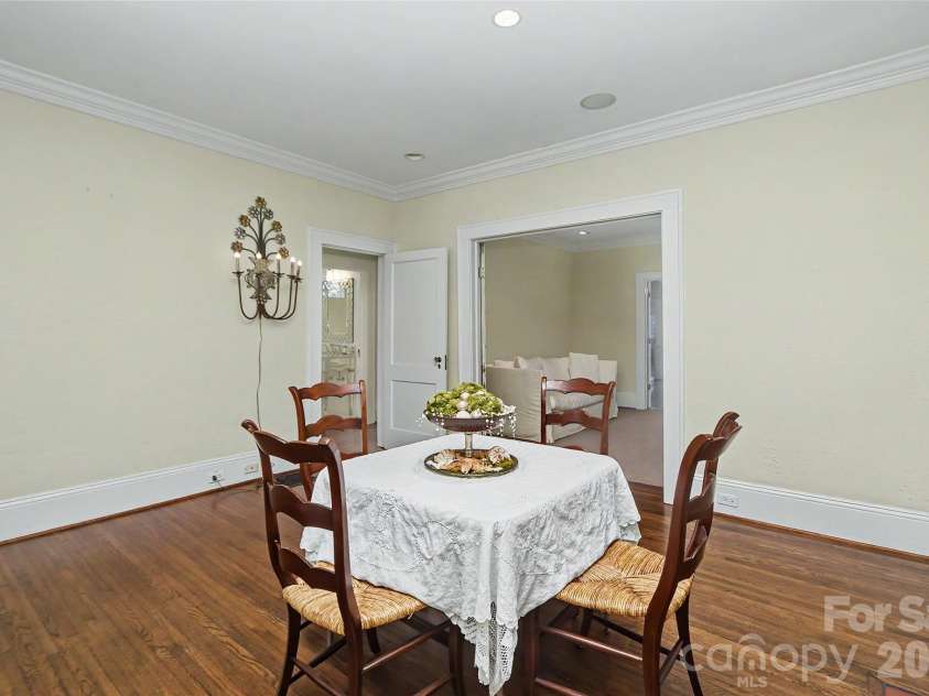 321 Circle Avenue, Charlotte, NC 28207.  MLS# CAR4376630, YatesRealty ID 19755. 