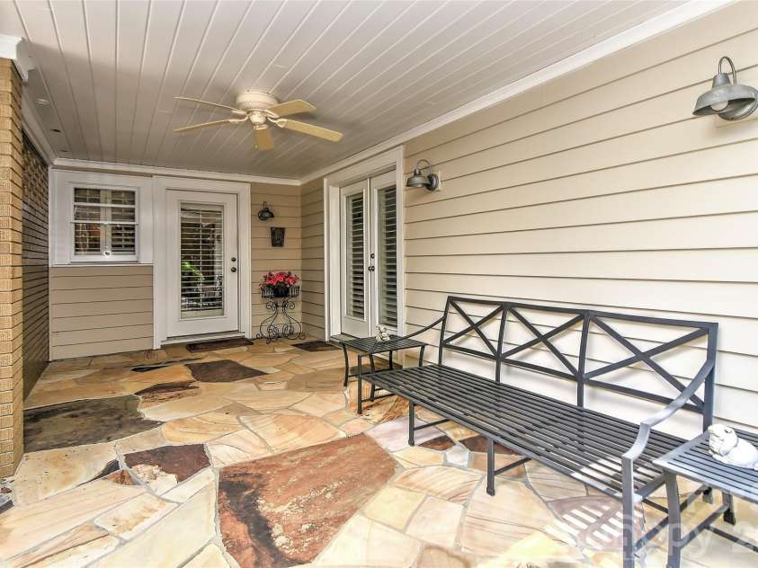 321 Circle Avenue, Charlotte, NC 28207.  MLS# CAR4376630, YatesRealty ID 19755. 