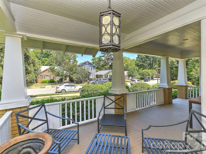 321 Circle Avenue, Charlotte, NC 28207.  MLS# CAR4376630, YatesRealty ID 19755. 