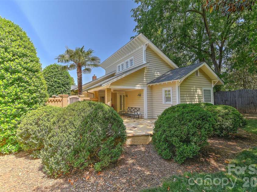 321 Circle Avenue, Charlotte, NC 28207.  MLS# CAR4376630, YatesRealty ID 19755. 