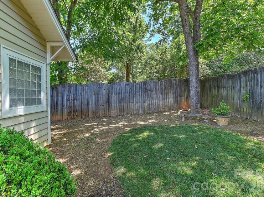 321 Circle Avenue, Charlotte, NC 28207.  MLS# CAR4376630, YatesRealty ID 19755. 