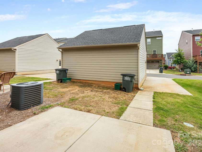 3039 Potomac River Parkway, Charlotte, NC 28217.  MLS# CAR4260846, YatesRealty ID 19756. 