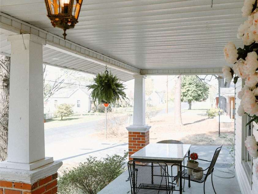 208 Locust Street, Kannapolis, NC 28081.  MLS# CAR4362753, YatesRealty ID 19757. 