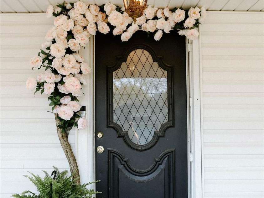 208 Locust Street, Kannapolis, NC 28081.  MLS# CAR4362753, YatesRealty ID 19757. Front door