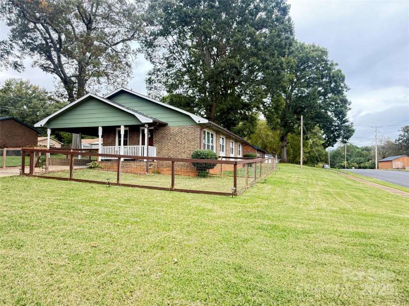 300 Watterson Street, Kings Mountain, NC 28086.  MLS# CAR4262988, YatesRealty ID 19757. 