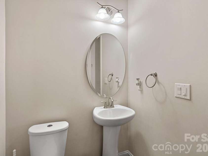897 Tyne Drive, Fort Mill, SC 29715.  MLS# CAR4374930, YatesRealty ID 19758. Half bath on main