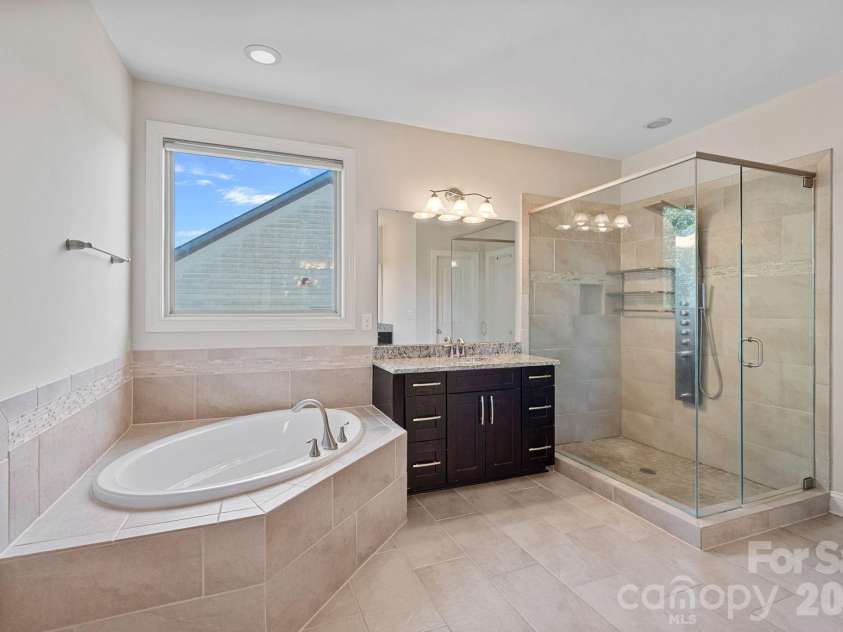 897 Tyne Drive, Fort Mill, SC 29715.  MLS# CAR4374930, YatesRealty ID 19758. Primary bath