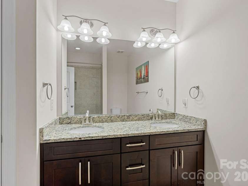 897 Tyne Drive, Fort Mill, SC 29715.  MLS# CAR4374930, YatesRealty ID 19758. Upstairs full bath
