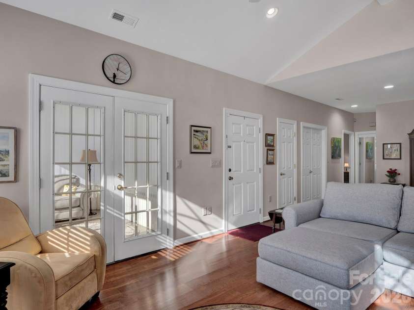 8278 Windsor Ridge Drive, Charlotte, NC 28277.  MLS# CAR4342934, YatesRealty ID 1976. 