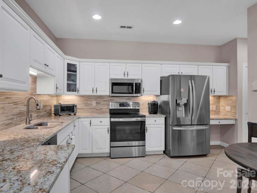 8278 Windsor Ridge Drive, Charlotte, NC 28277.  MLS# CAR4342934, YatesRealty ID 1976. 