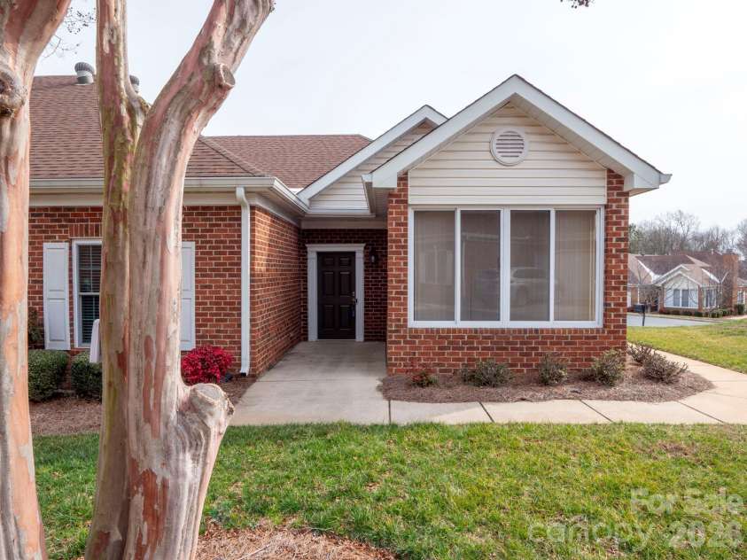 8278 Windsor Ridge Drive, Charlotte, NC 28277.  MLS# CAR4342934, YatesRealty ID 1976. 