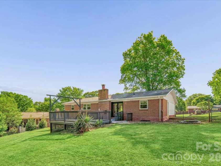 105 Vina Place, Mount Holly, NC 28120.  MLS# CAR4370565, YatesRealty ID 19760. 