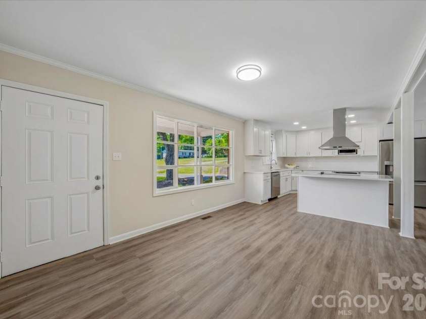 105 Vina Place, Mount Holly, NC 28120.  MLS# CAR4370565, YatesRealty ID 19760. Dining Area