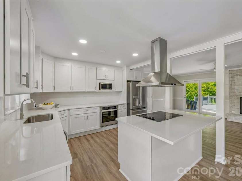 105 Vina Place, Mount Holly, NC 28120.  MLS# CAR4370565, YatesRealty ID 19760. Kitchen
