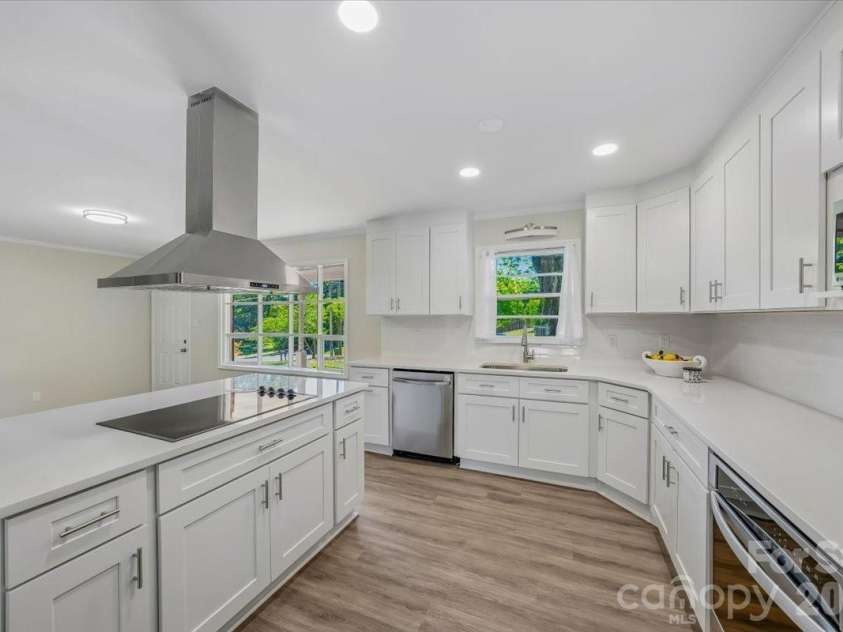 105 Vina Place, Mount Holly, NC 28120.  MLS# CAR4370565, YatesRealty ID 19760. Kitchen