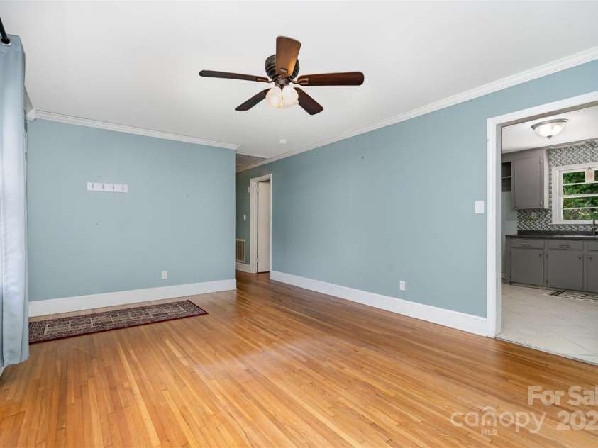 3939 Sheffield Drive, Charlotte, NC 28205.  MLS# CAR4266470, YatesRealty ID 19760. 