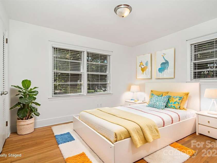 3939 Sheffield Drive, Charlotte, NC 28205.  MLS# CAR4266470, YatesRealty ID 19760. 