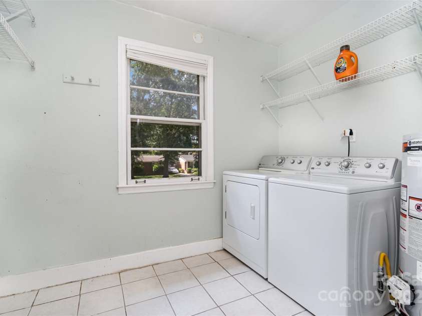 3939 Sheffield Drive, Charlotte, NC 28205.  MLS# CAR4266470, YatesRealty ID 19760. 