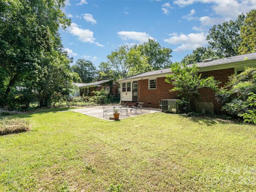 3939 Sheffield Drive, Charlotte, NC 28205.  MLS# CAR4266470, YatesRealty ID 19760. 