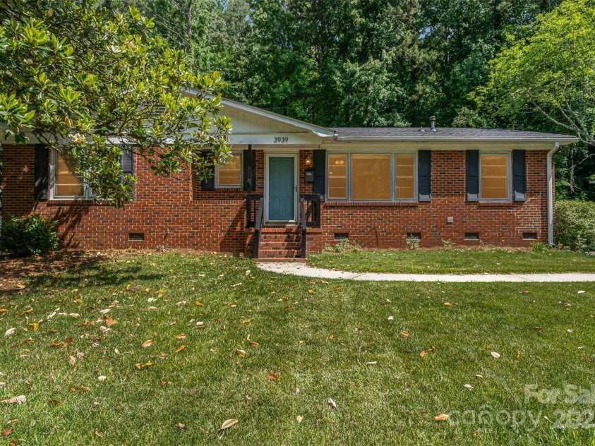 3939 Sheffield Drive, Charlotte, NC 28205.  MLS# CAR4266470, YatesRealty ID 19760. 