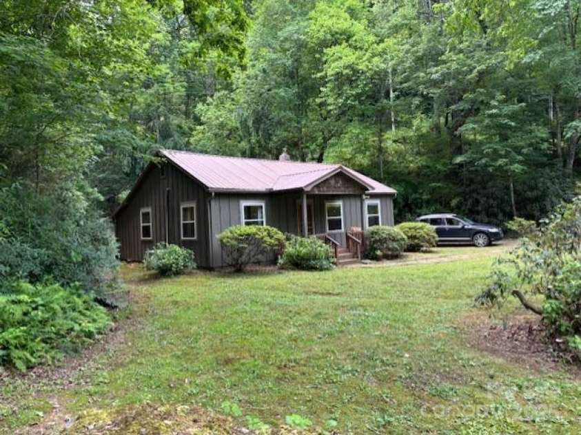 2070 Cashiers Valley Road, Brevard, NC 28712.  MLS# CAR4267083, YatesRealty ID 19763. 