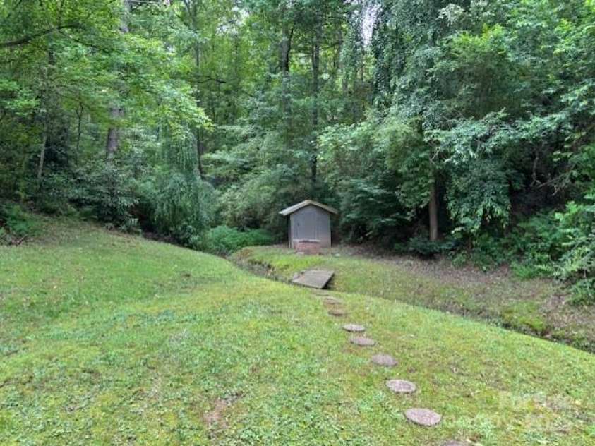 2070 Cashiers Valley Road, Brevard, NC 28712.  MLS# CAR4267083, YatesRealty ID 19763. Individual Wellhouse