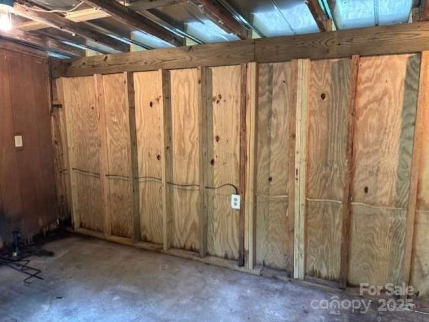 2070 Cashiers Valley Road, Brevard, NC 28712.  MLS# CAR4267083, YatesRealty ID 19763. Workshop Interior