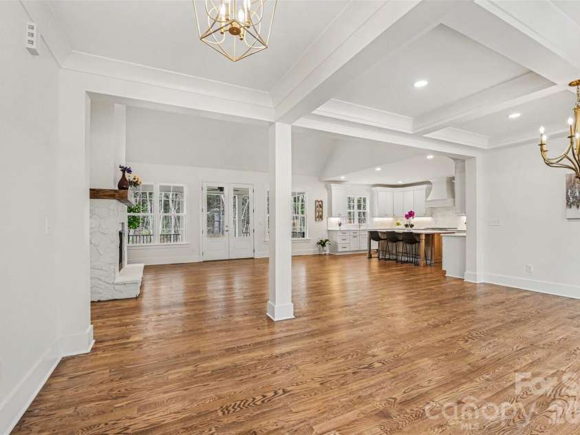 3215 James Plantation Drive, Denver, NC 28037.  MLS# CAR4360076, YatesRealty ID 19763. Dining/living room