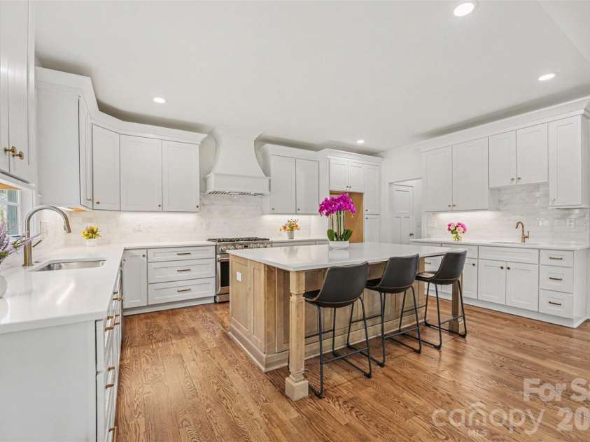 3215 James Plantation Drive, Denver, NC 28037.  MLS# CAR4360076, YatesRealty ID 19763. Kitchen