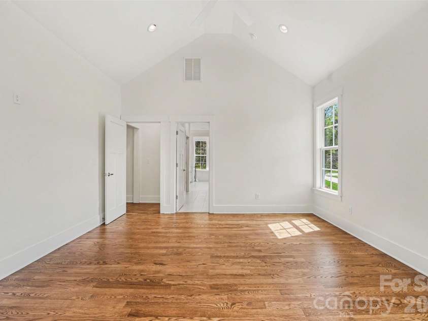 3215 James Plantation Drive, Denver, NC 28037.  MLS# CAR4360076, YatesRealty ID 19763. Primary suite - Main floor