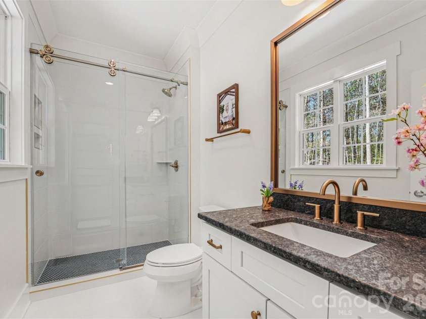 3215 James Plantation Drive, Denver, NC 28037.  MLS# CAR4360076, YatesRealty ID 19763. Second primary suite bath - Main floor