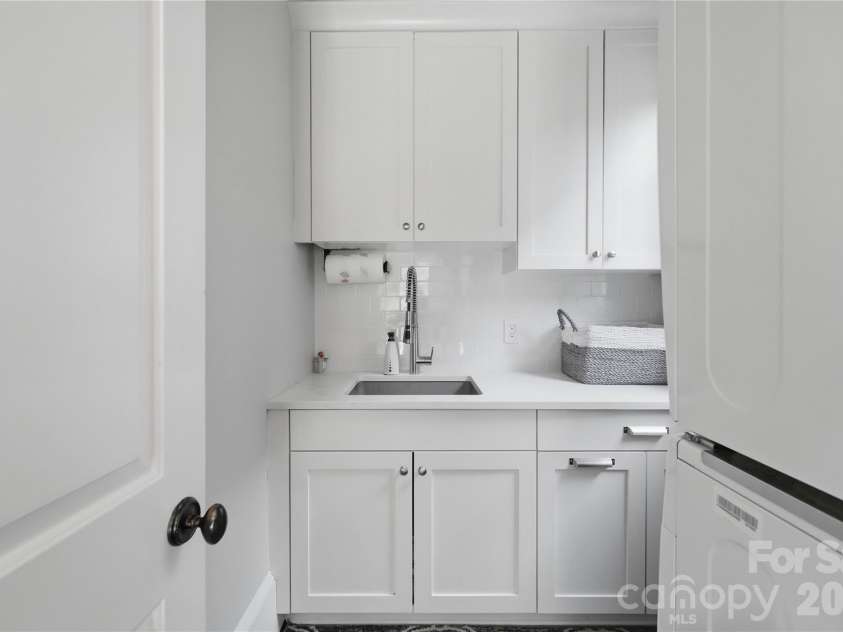 3343 Indian Meadows Lane, Charlotte, NC 28210.  MLS# CAR4372756, YatesRealty ID 19764. Laundry Room