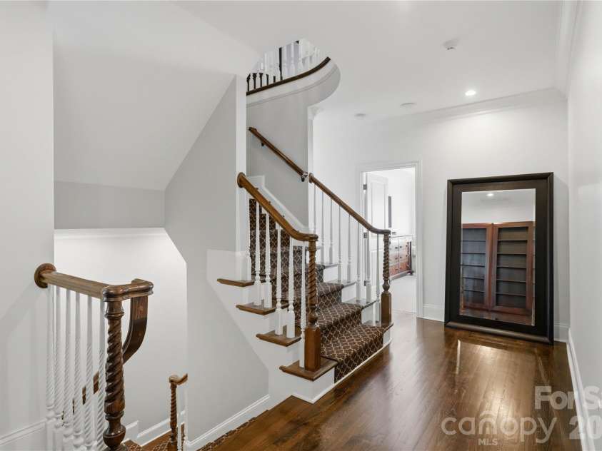 3343 Indian Meadows Lane, Charlotte, NC 28210.  MLS# CAR4372756, YatesRealty ID 19764. Second Floor Landing