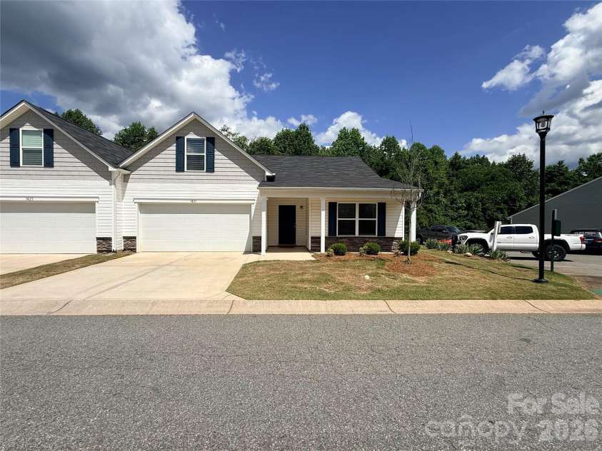 1431 Amberlight Circle, Salisbury, NC 28144.  MLS# CAR4377026, YatesRealty ID 19767. 