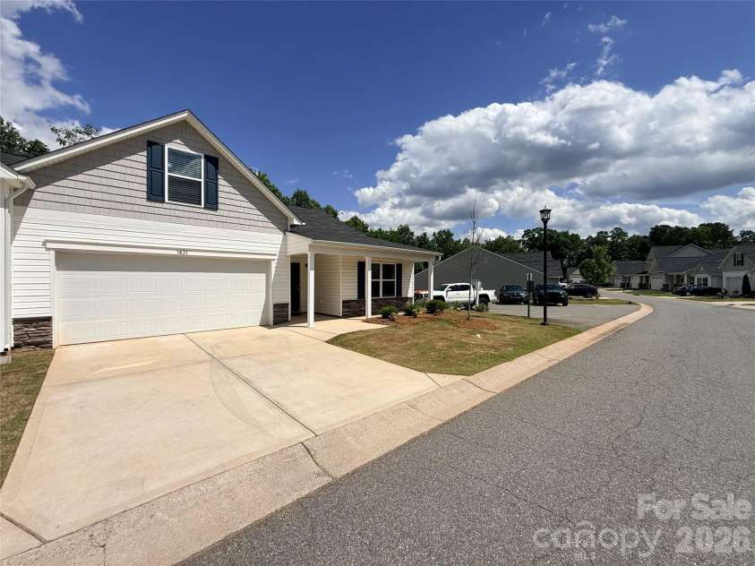 1431 Amberlight Circle, Salisbury, NC 28144.  MLS# CAR4377026, YatesRealty ID 19767. 