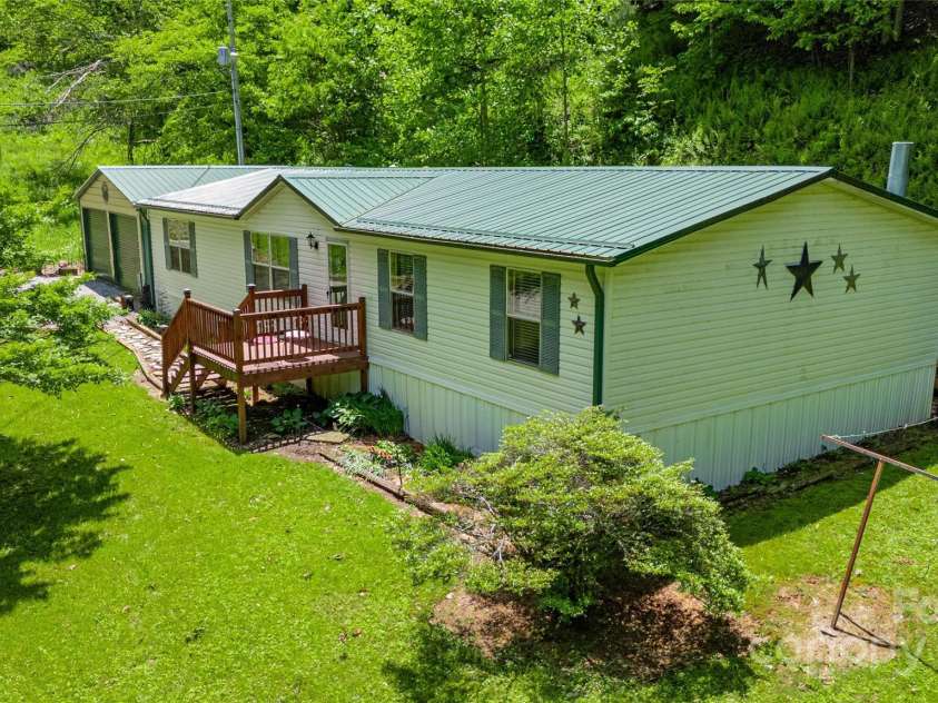 689 Bradford Road, Burnsville, NC 28714.  MLS# CAR4265215, YatesRealty ID 19768. 