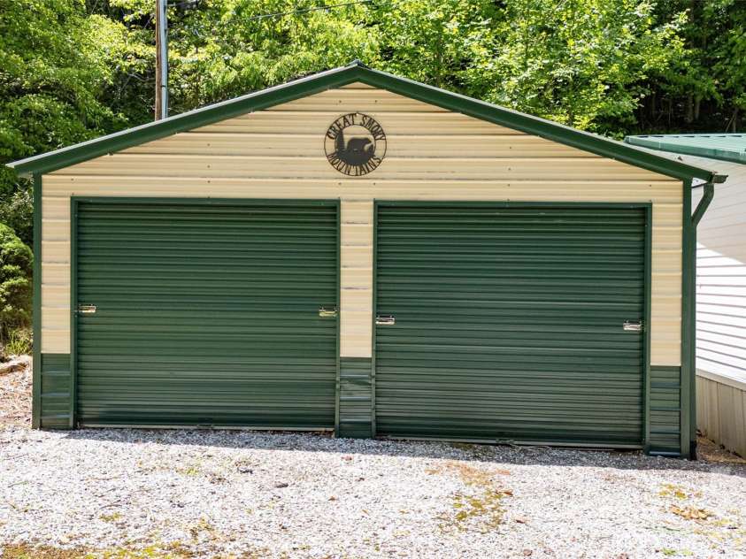689 Bradford Road, Burnsville, NC 28714.  MLS# CAR4265215, YatesRealty ID 19768. 