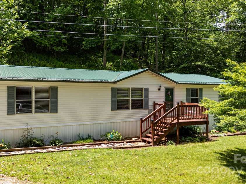 689 Bradford Road, Burnsville, NC 28714.  MLS# CAR4265215, YatesRealty ID 19768. 