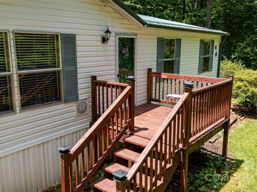 689 Bradford Road, Burnsville, NC 28714.  MLS# CAR4265215, YatesRealty ID 19768. 