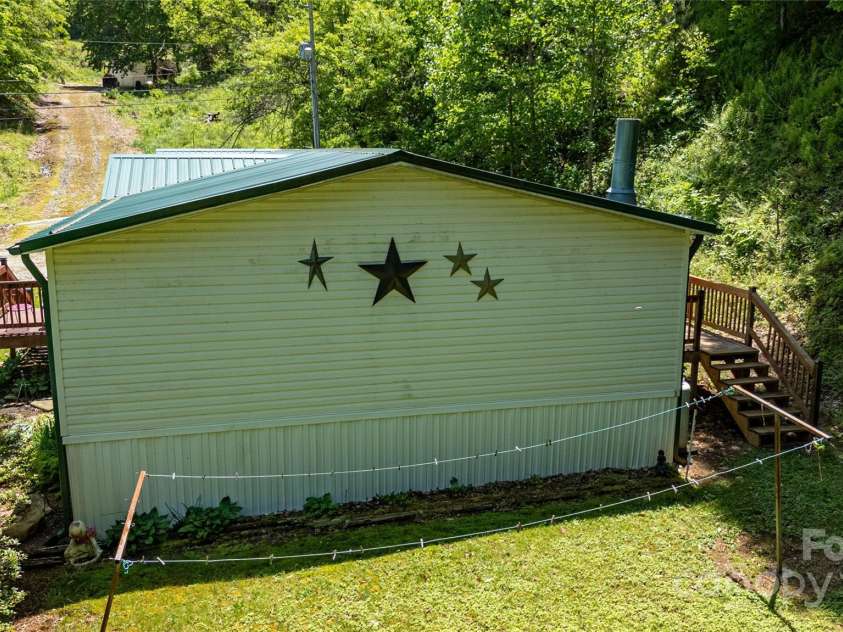 689 Bradford Road, Burnsville, NC 28714.  MLS# CAR4265215, YatesRealty ID 19768. 